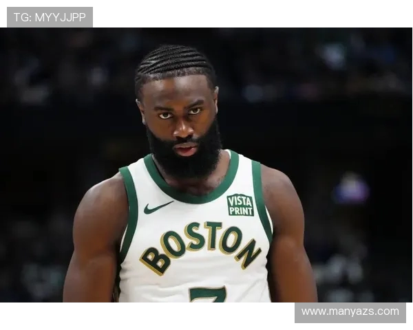 杰伦布朗弧顶三分精准回应个人得分已突破30分展现强大实力